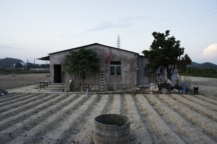 0farmhouse-front.jpg