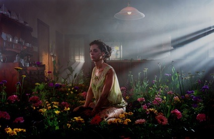 0ory_crewdson_01twilight_02.jpg