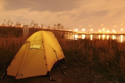 Tent-in33-front-of-I95.jpg