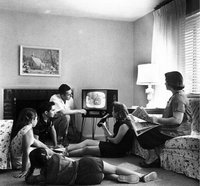 200px-Family_Watching_TV_in_the_1950s.jpg