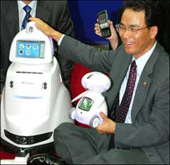 kt2200510261952080robot.jpg